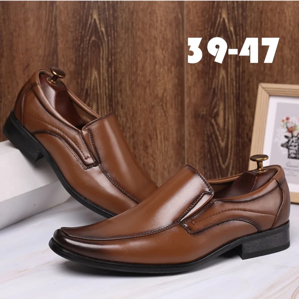 Scarpe eleganti taglie forti per uomo Scarpe da lavoro 2025 Nuovi mocassini slip on con punta quadrata Scarpe casual in pelle lucida fatte a mano Sapato Masculino