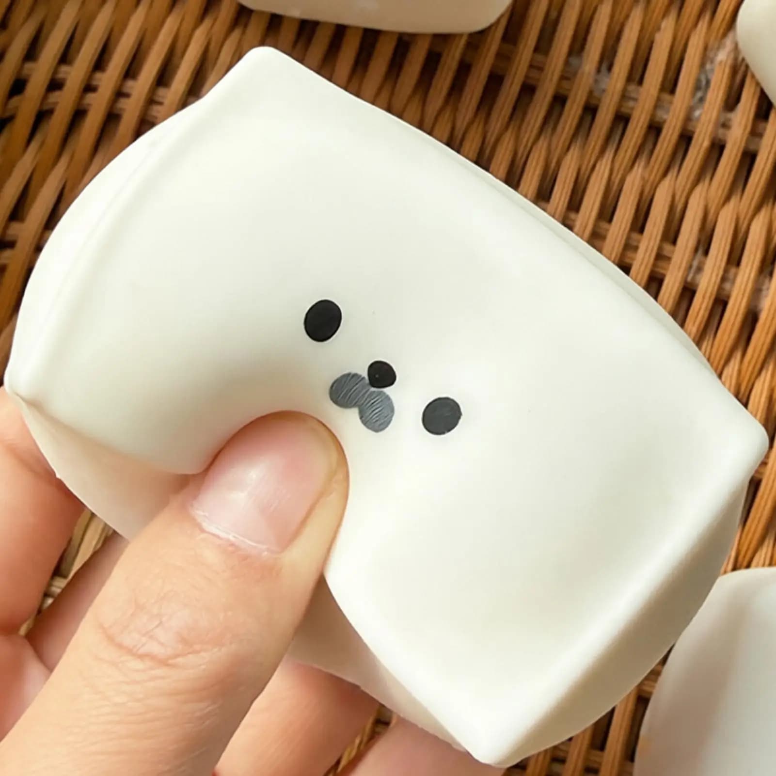 Cute Seal Squish y Toy, Slow Rising Sensory Fidget Stress Ball, Soft Animal Squeeze Calming Relief For Kids Adults Office Desk