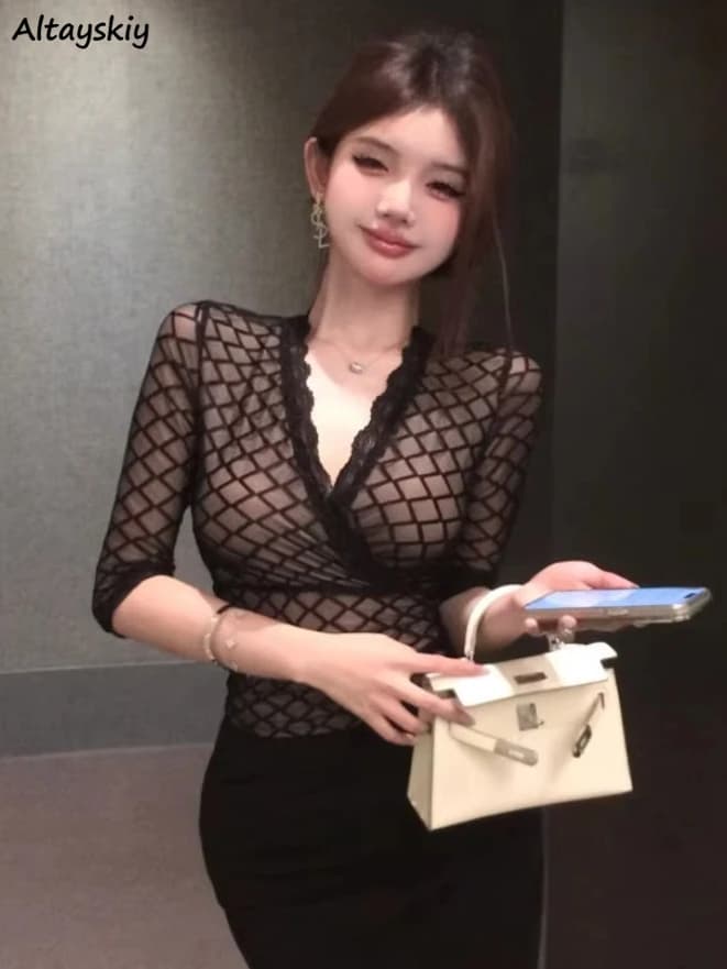 T-shirt in pizzo Donna Plaid Temperamento Scollo a V Primavera Stile coreano All-match Slim Fit Design Famosa signora Estetica Casual Chic Abbigliamento