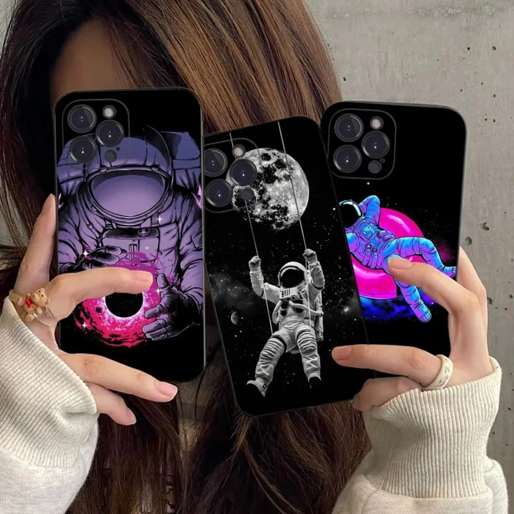 SPACE Astronaut Phone Case For iPhone 15 14 11 12 13 Mini Pro XS Max Cover 6 7 8 Plus X XR SE 2020 Funda Shell