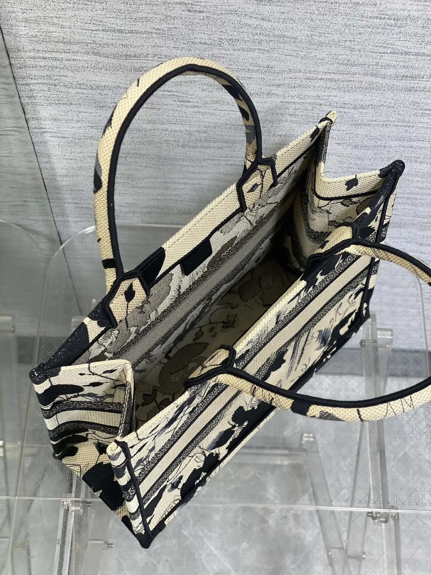 Business Minimal Luxury Designer Style Women Medium Square Handbag Matte Leather Shoulder Bag Widened Crossbody Strap Office Ladies Work Bag Wrinkle Resistant Water Proof For Business Meeting Daily Commute Women Multi Carry Purse