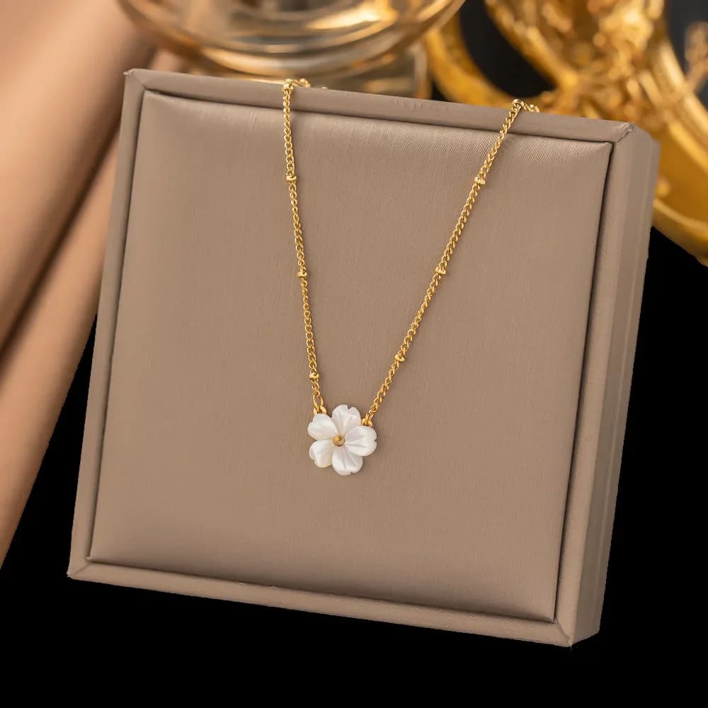 Stainless Steel White Shell Flower Pendant Necklace For Women Gold Color Cute Clavicle Chain Jewelry Wedding Birthday Gift