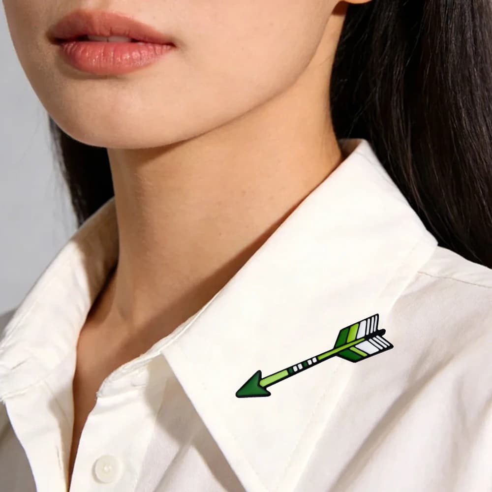 Spilla a forma di freccia verde, stile puntatore di mouse da gaming, per giocatori, spilla da risvolto, distintivo, gioiello, regalo, accessorio moda per borse e t-shirt