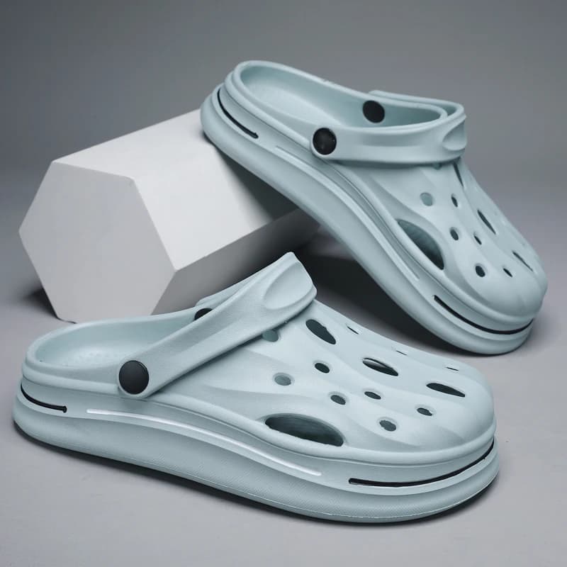 Un paio di nuovi zoccoli estivi antiscivolo per coppia, scarpe da spiaggia sportive resistenti all'usura, sandali comodi con suola morbida per abbigliamento esterno