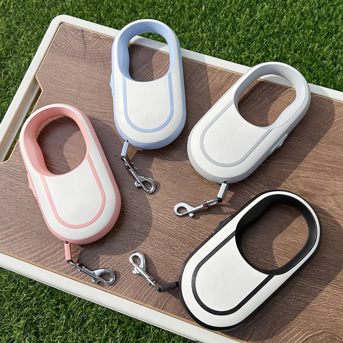 Guinzaglio per cani retrattile senza grovigli Nastro in nylon resistente Freno con una sola mano Catena da passeggio per cani retrattile automatico