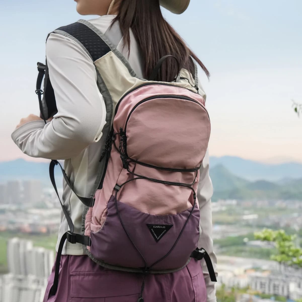 Lightweight Backpack for Women, Hiking and Cycling Backpack for Men, Lightweight Outdoor Sports Mountaineering Bag, Professional Travel Bag for Students