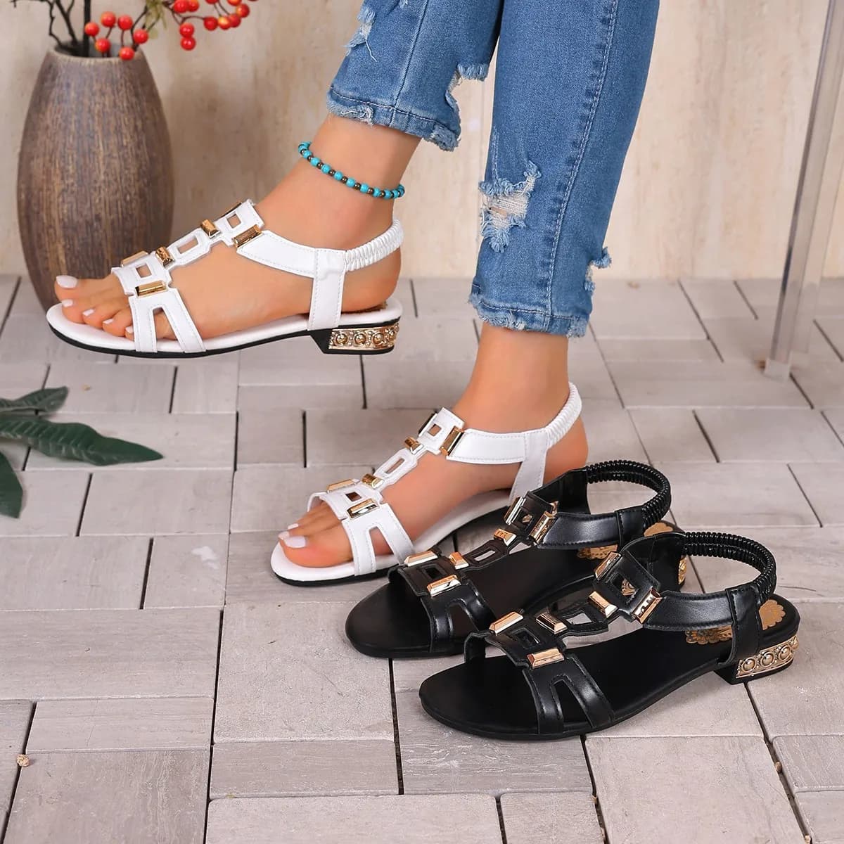 2026 Fashionable Best Selling New Comfortable Large Size Outdoor Women's Shoes Summer Elegant Round Toe Low Heel Casual Sandals