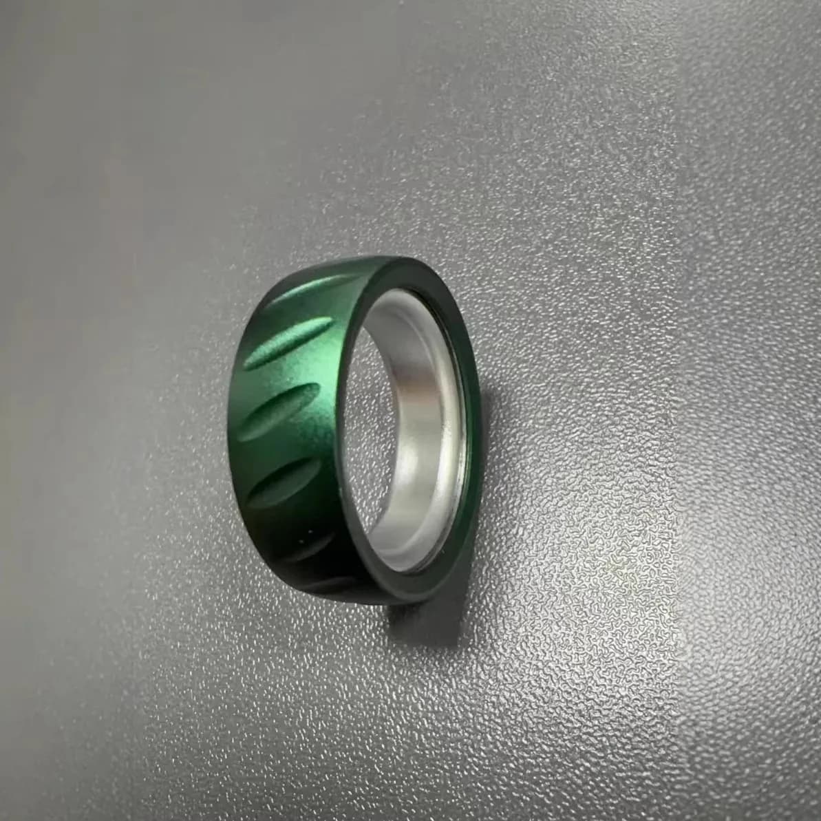 Fidget Spinner in Metallo Verde EDC con Click Meccanico, Anello Antistress a Cricchetto, Giocattolo Magnetico per Decompressione, Regalo per Adulti