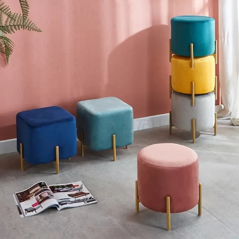 Sgabello da toeletta in velluto personalizzato Panca per trucco con nappa con gamba dorata Pouf ottomano apribile per mobili alla moda domestici