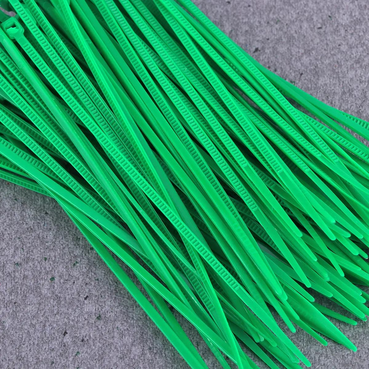 1000 Pezzi Fascette Autobloccanti 3x100mm in Nylon, Robuste con Denti a Scatto per Fissare Cavi, Fili e Corde, Ideali per Officina, Garage e Fai-da-Te