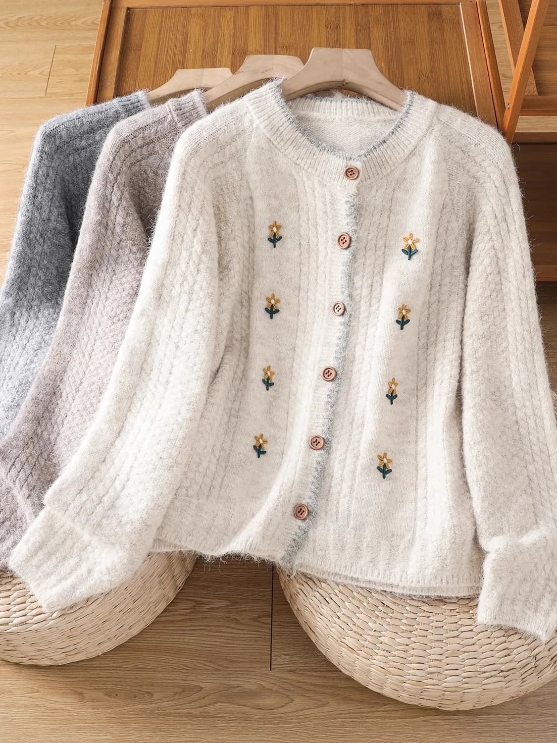 Cardigan Aperto Lavorato a Maglia Stile Coreano con Motivo Floreale, Morbido e Caldo, Moda Autunno-Inverno per Donne, Versatile e Bello