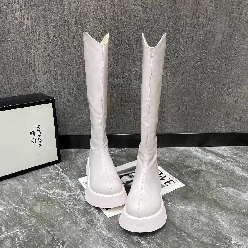 New high non-slip boots with simple platform in plain women's color in autumn and winter 205. Knee boots for leisure time with fashionable zipper design.