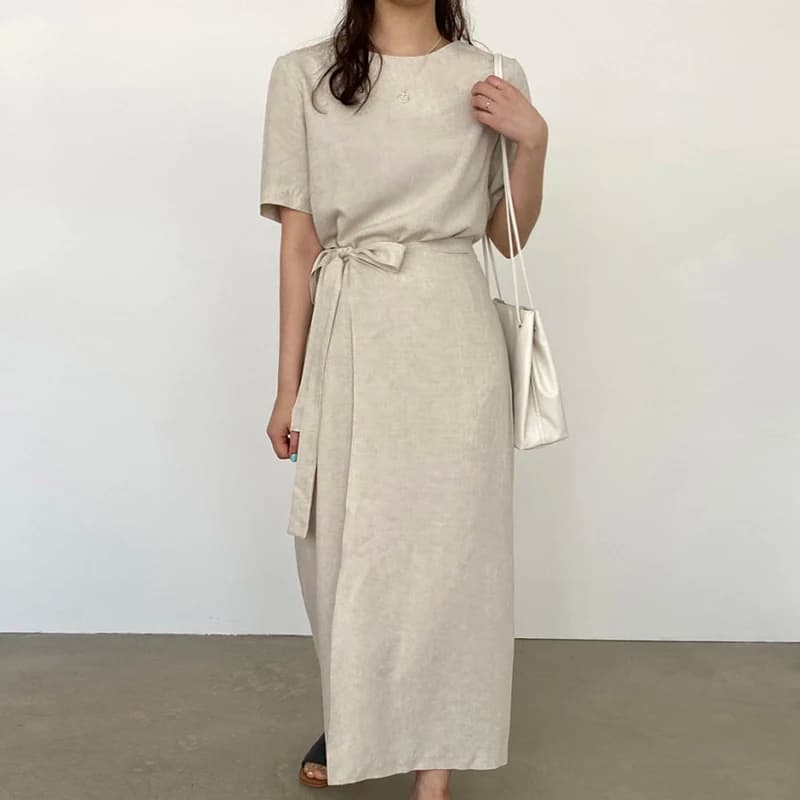 Chic Minimalist round Neck Belted Slim Fit Color Short Sleeve Long Dress Women's Summer Commute Style High Waist Dress