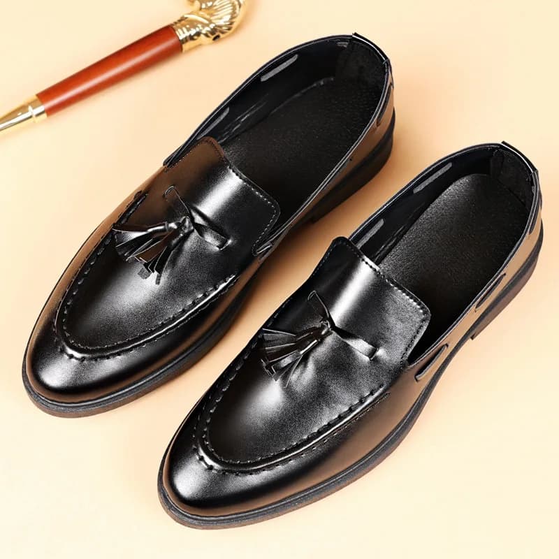 Scarpe da uomo comode di grandi dimensioni Scarpe casual in pelle da uomo britanniche Doudou Scarpe piccole in pelle con frange Mocassino Sneaker da uomo