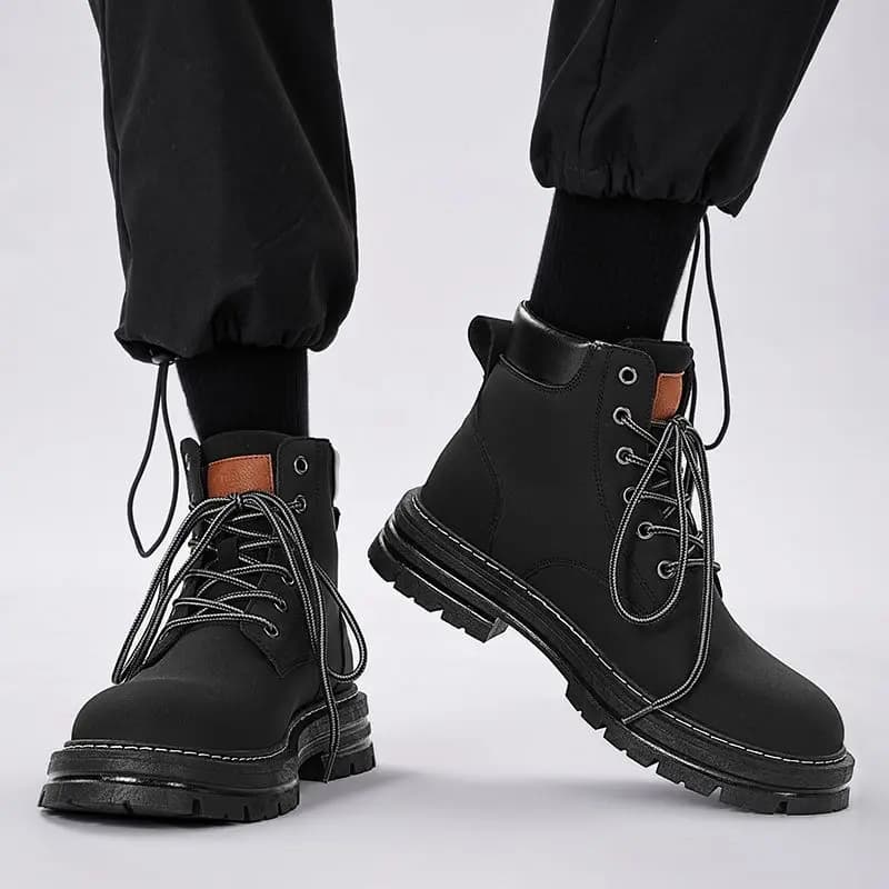 Scarponi da trekking in pelle da uomo alti resistenti all'usura antiscivolo Abbigliamento da lavoro vintage Scarpe primaverili autunnali ispirate per giovani studenti