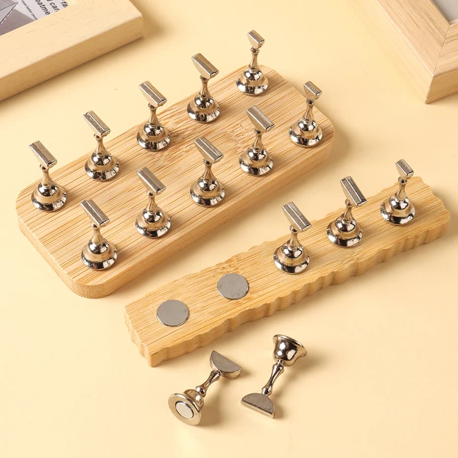 Supporto magnetico per pratica unghie Supporto magnetico forte per punte per unghie Display per pratica Set di supporti per manicure per unghie finte