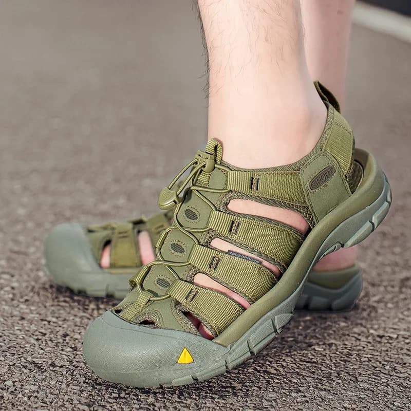 Fashionable Men's Casual Mesh Outdoor Beach Sandals Light and Breathable Shoes For Men's Waterproof Non-slip Shoes Comfortable Men's Shoes
