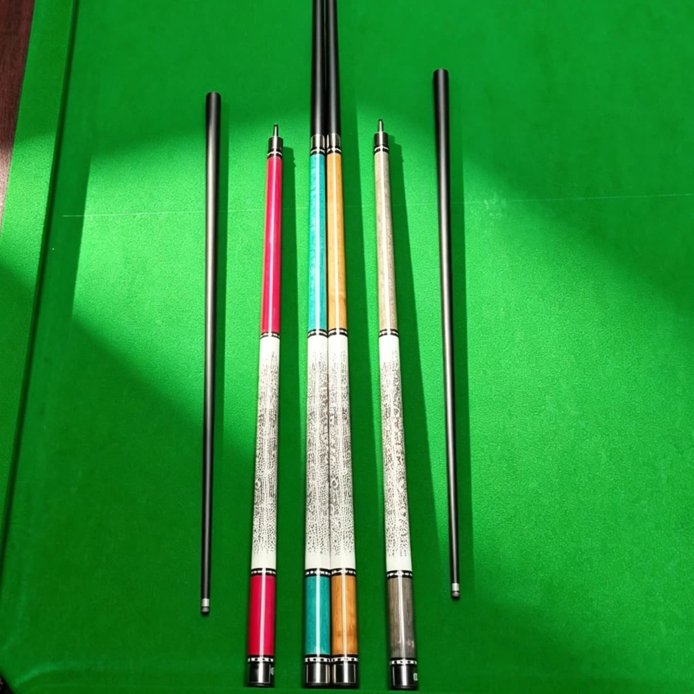 Customizable Split Carbon Billiard Cue, 2 Section Pool Cue for Professional Use
