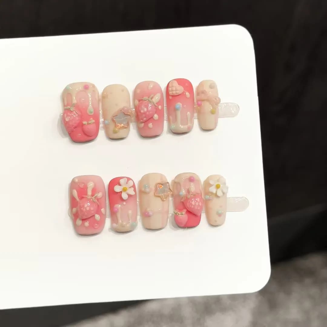 10 pezzi di unghie finte quadrate fatte a mano, con fiori di fragola 3D e stelle, morbide e carine, adatte per feste e uso quotidiano.
