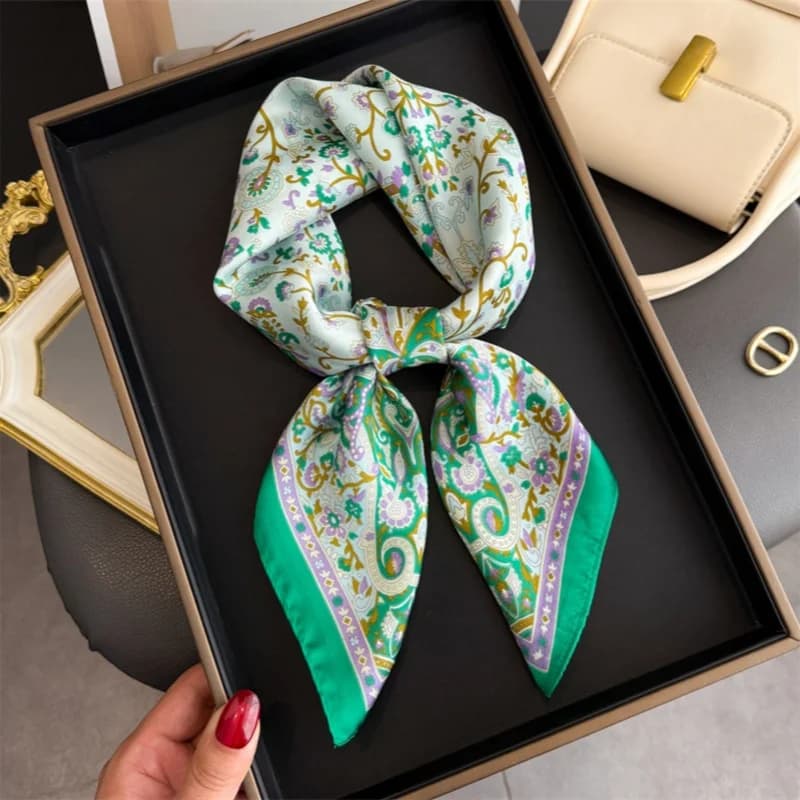 70*70 cm Designer Stampa Sciarpa Sciarpe di seta da donna Bandana Hijab Fazzoletto da collo Scialle Fazzoletto Fascia per capelli Foulard Lady Luxury