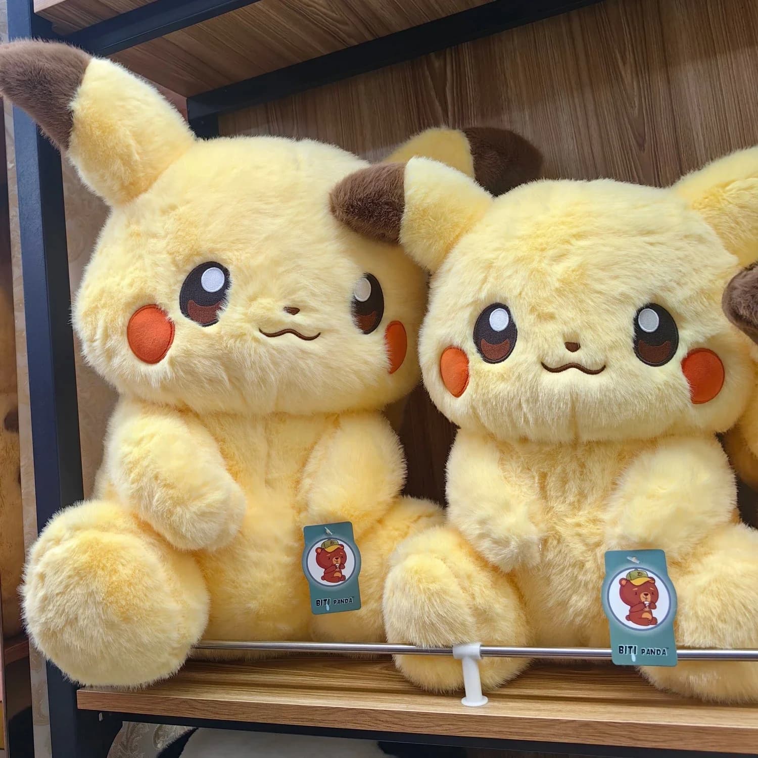 Morbido Peluche di Pikachu, Giocattolo Anime Kawaii Imbottito, Bambola Stile Giapponese per Divano, Letto, Decorazione Casa, Regalo