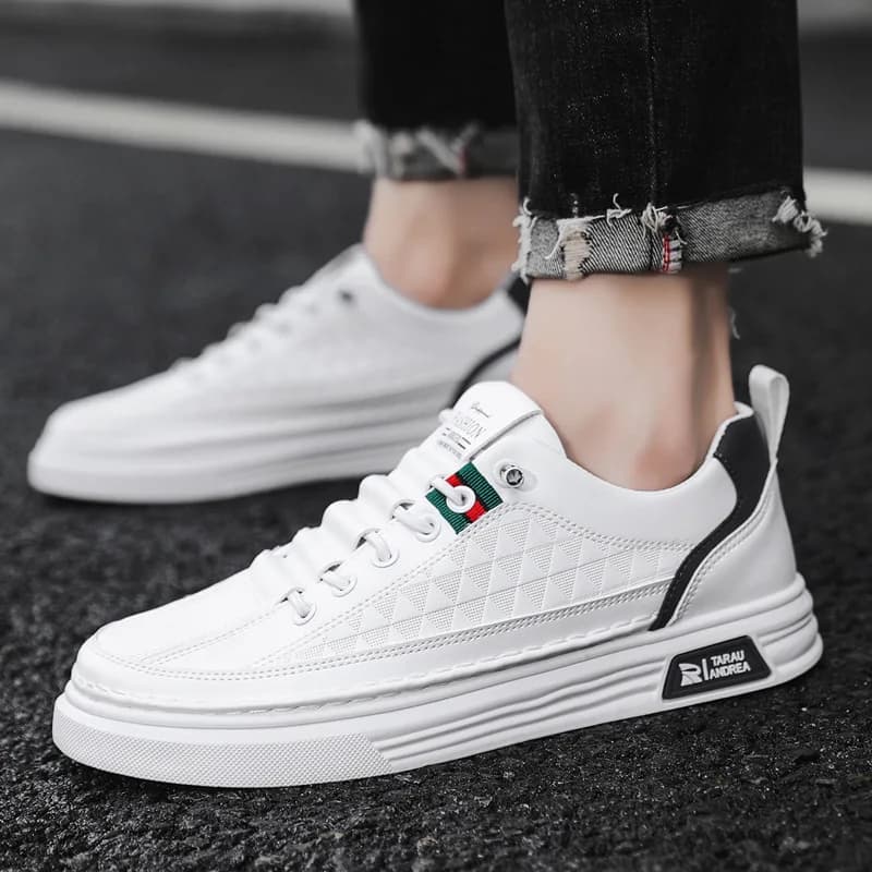 Scarpe casual in pelle da uomo 2025 Scarpe da ginnastica maschili estive Comfort Slip on Scarpe da uomo alla moda Tenis Masculino Mocassini da passeggio in vendita