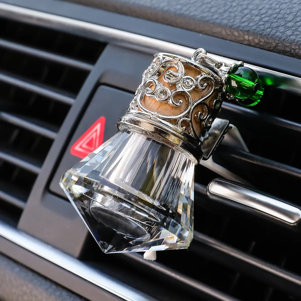 Perfume bottle 10ml Car Hanging Luxury Crystal Deodorant Ornament Car-styling empty glass bottle for essential oils diffuser