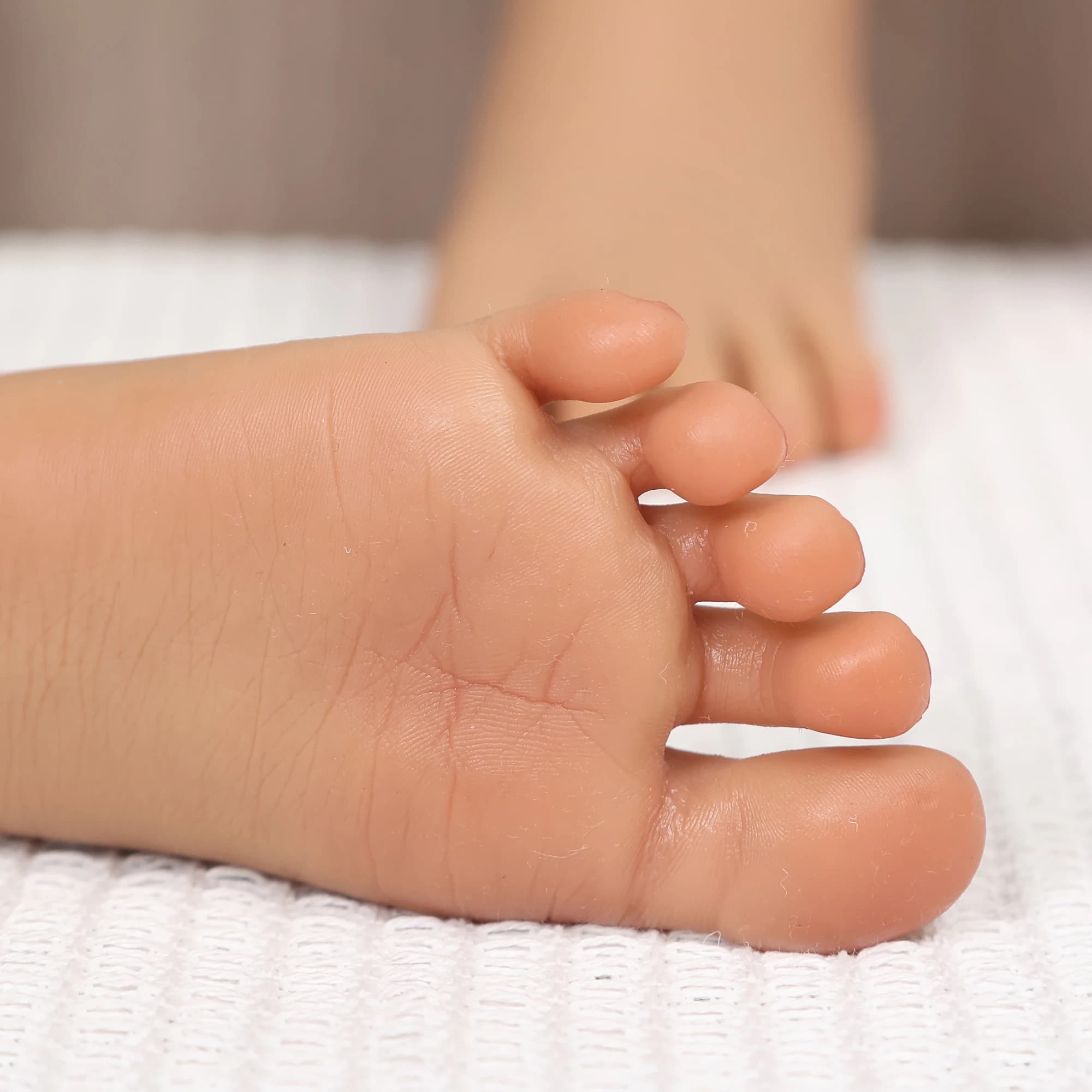 Lifelike Mannequin Foot Cute Child Nail Practice Silicone Foot Model For Shoes Sock Display Small Size Feet Fetish 17.5cm ZH8280
