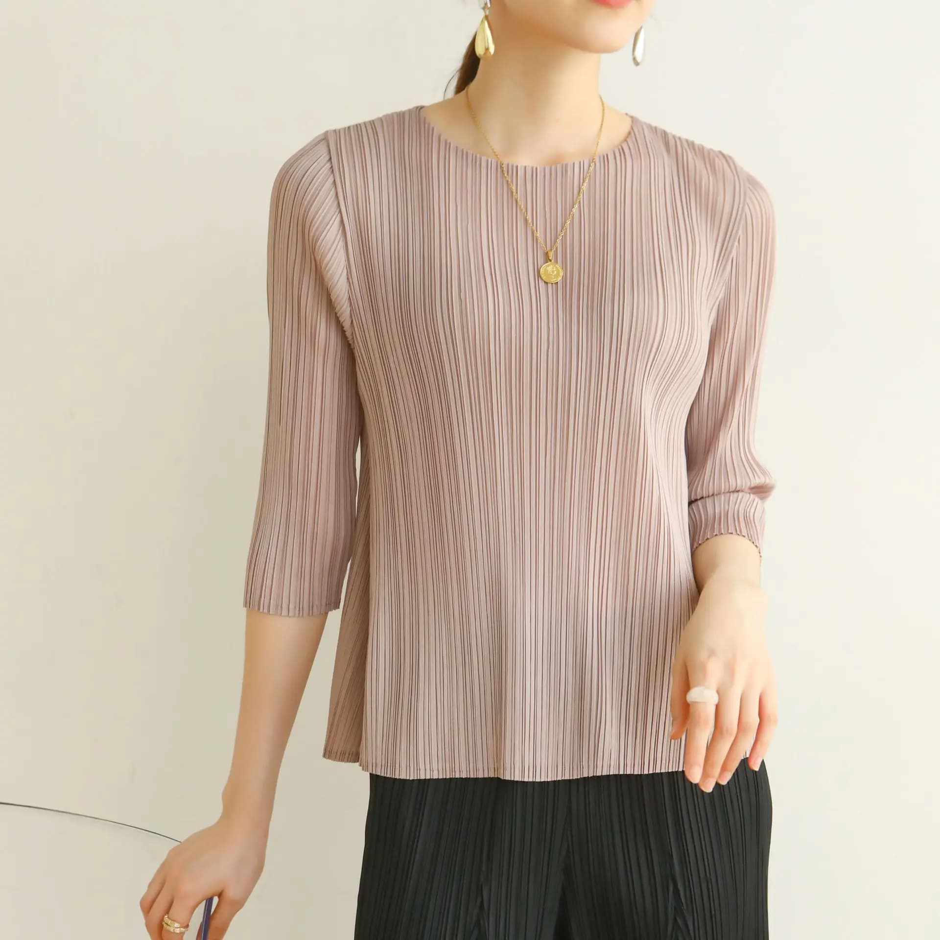 Miyake Pleated Solid Color Blouse 2025 Summer New High-end Pleated Simple Fashion Slim Hundred Percent Sleeve T-shirt