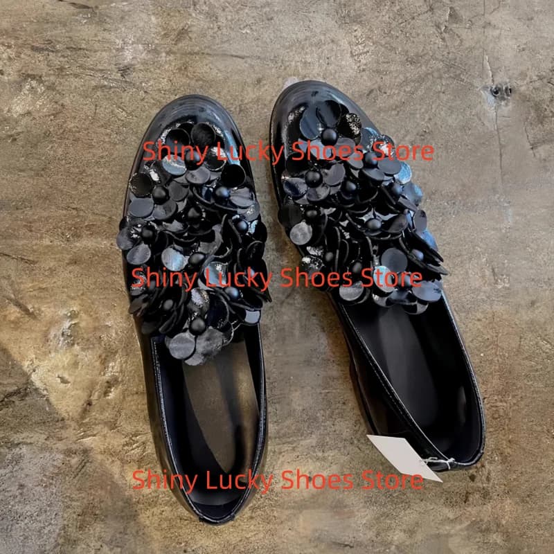 Decorazione floreale Scarpe da donna Punta tonda Tacchi piatti Mocassini femminili poco profondi Pelle verniciata Chassure Femme Solid Zapatos Mujer