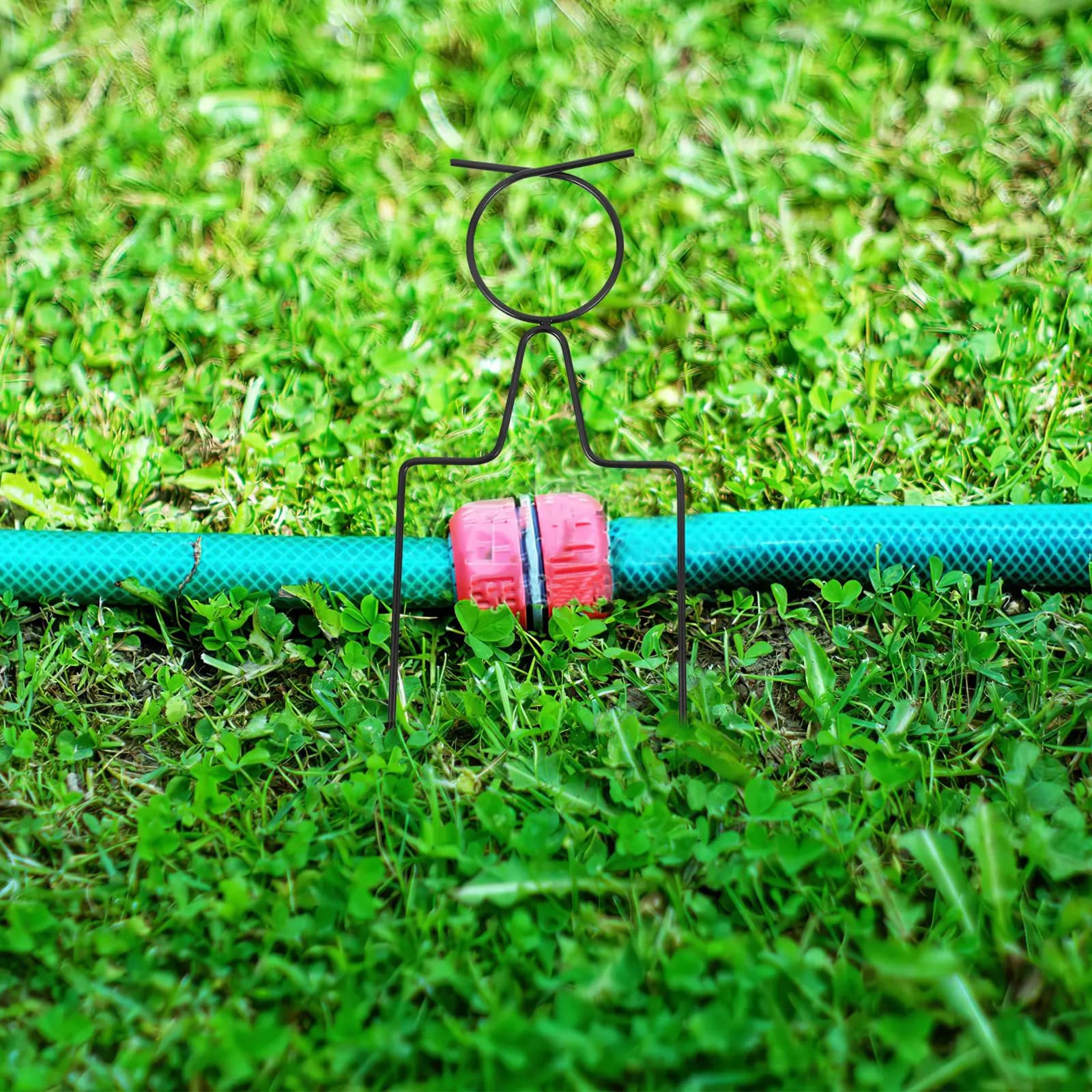 4Pcs Heavy Duty Metal Garden Hose Guide Stakes Water Hose Holders for Lawn Flower Bed Protection Outdoor Organizer