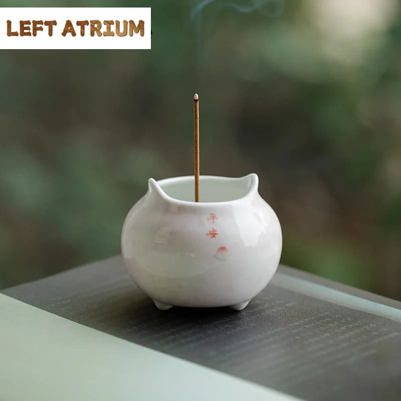 Mini bruciatore di incenso in polvere di pesca dipinta a mano pura Creativo tre treppiede Forno per aromaterapia Ceramica per uso domestico Teaware Ornamento