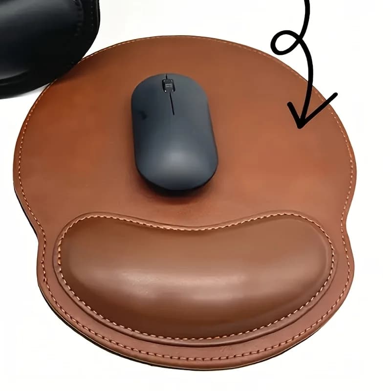 1 confezione Tappetino per mouse con poggiapolsi marrone Supporto per polso ergonomico Tappetino per mouse da ufficio in ecopelle Superficie antiscivolo durevole Poggiapolsi semplice Tappetino per mouse essenziale per ufficio Comodo regalo per le vacanze