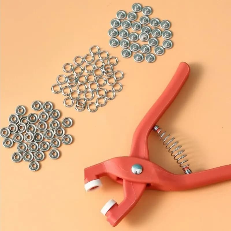 50 Set 9.5MM Pinze con fibbia a cinque mascelle Set di strumenti Fai da te Cucito Bottoni automatici in metallo solido cavo Accessori per l'installazione dei vestiti