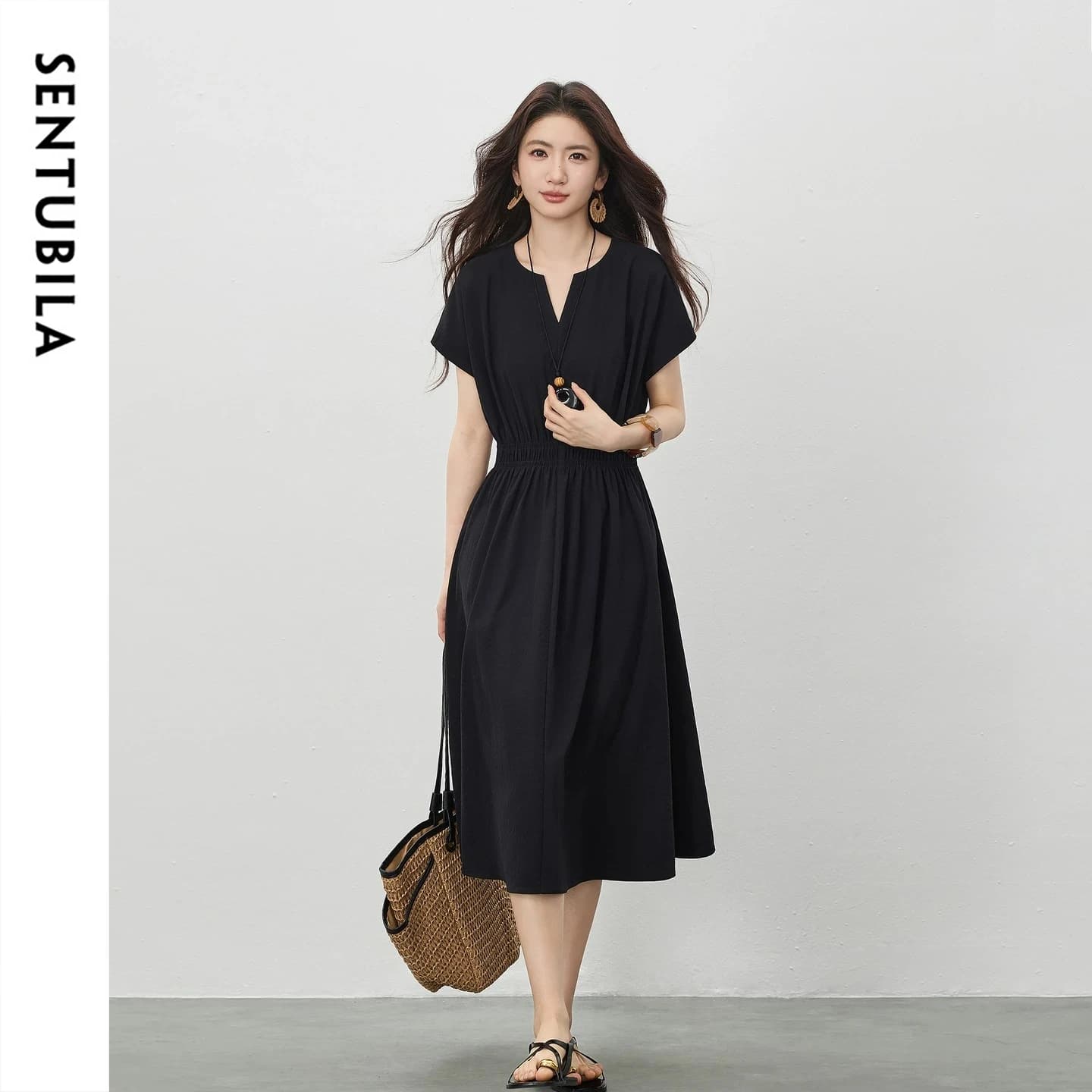 SENTUBILA Black Simple Short Sleeve Summer Dress for Women Elegant Office Round V-Neck Elastic Waist Slim Long Dress 162LJ6632