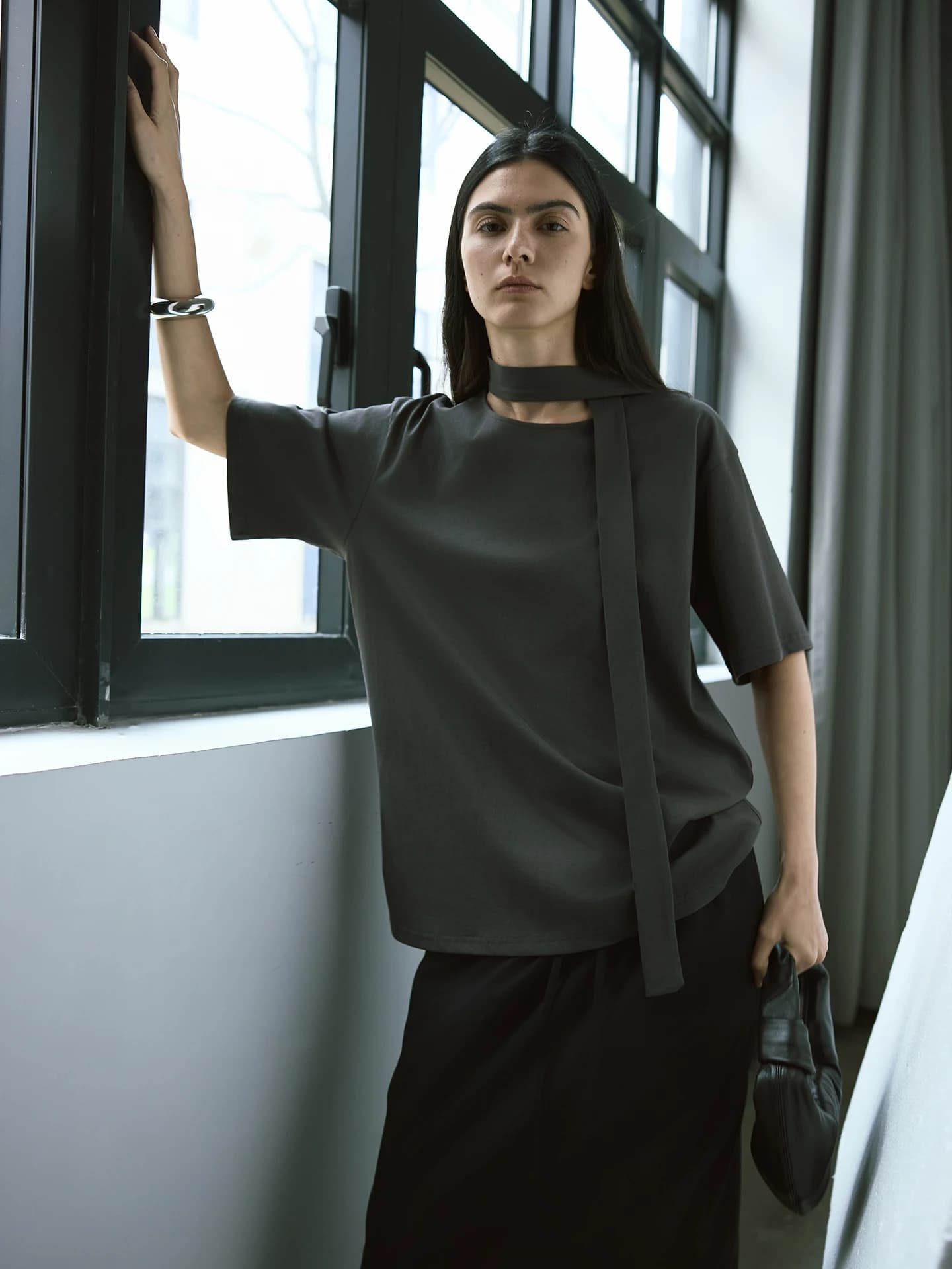 T-shirt da donna girocollo in puro cotone lavorato a maglia, con sciarpa in seta staccabile, traspirante e confortevole, top estivo alla moda