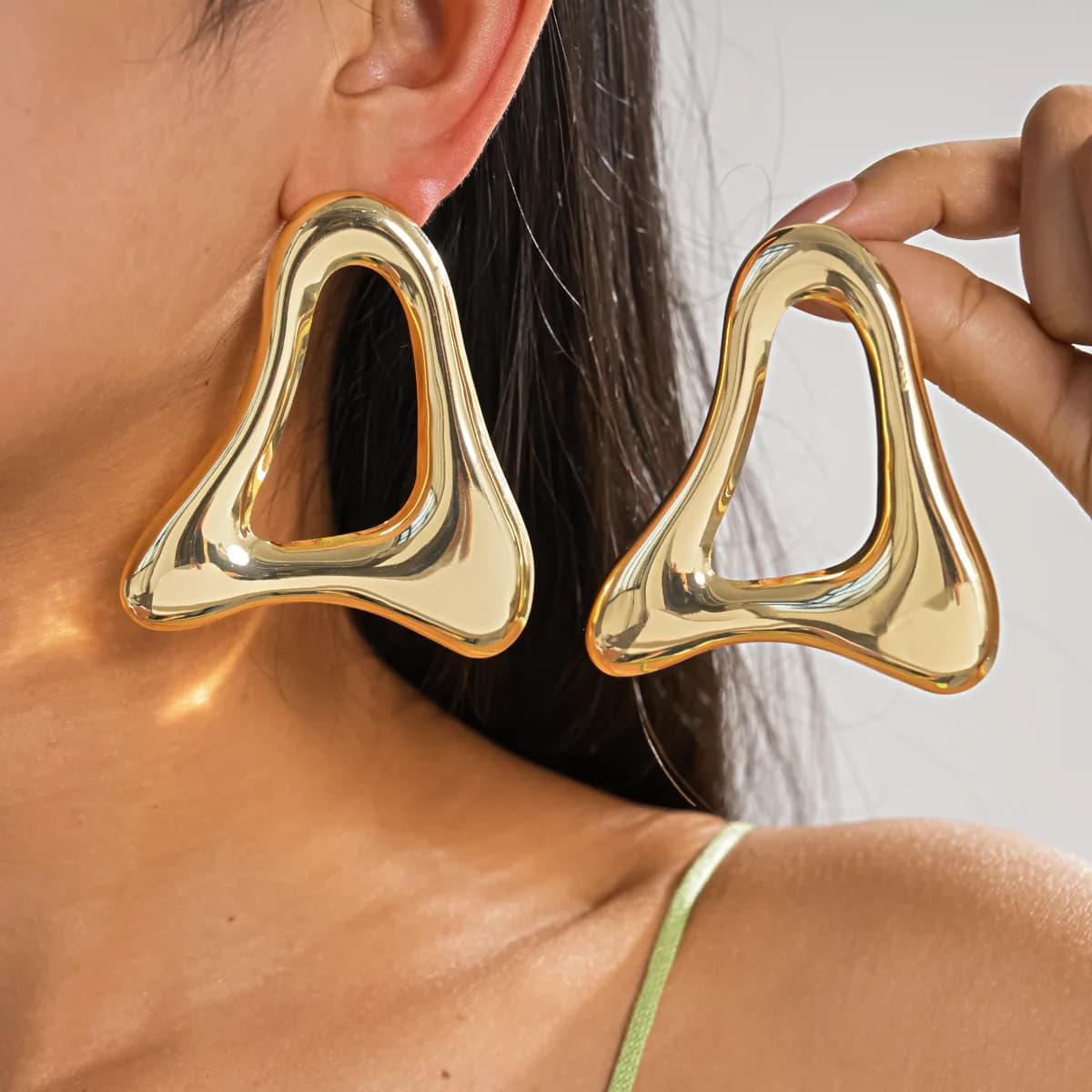 Polished Hollow Out Irregular Triangle Earrings Women Chunky Wide Open Geometric Stud Earrings Statement Punk Party Jewelry K