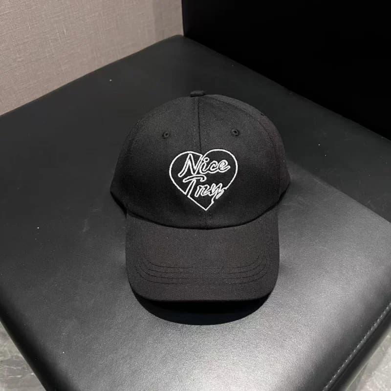 Classic Black Hat New Heart-Shaped Baseball Cap Men Letter Embroidered Caps Women Trendy Casual