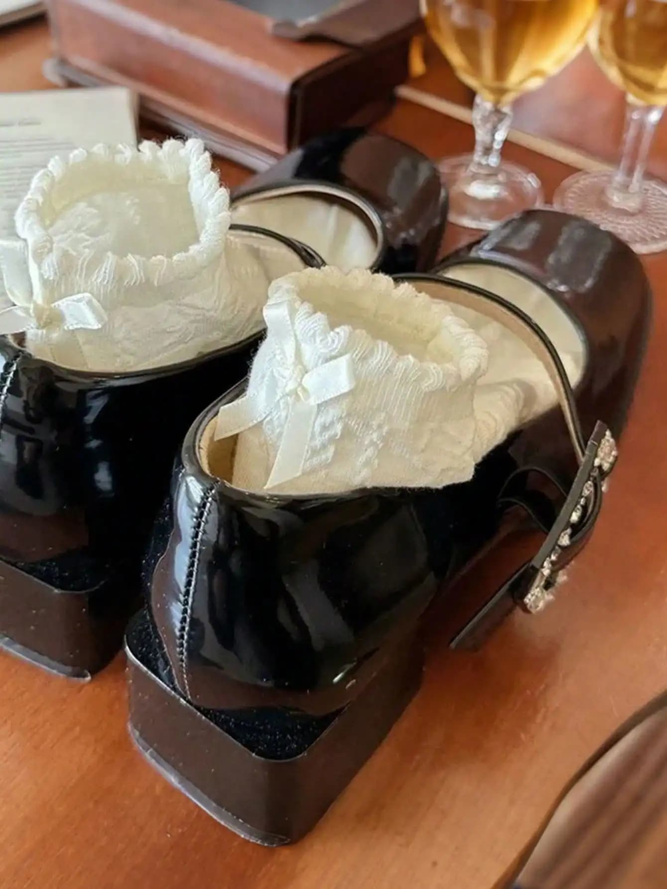 3 paia di calzini da donna affascinanti con dettagli in pizzo floreale bianco e nero, adattabili per l'uso quotidiano