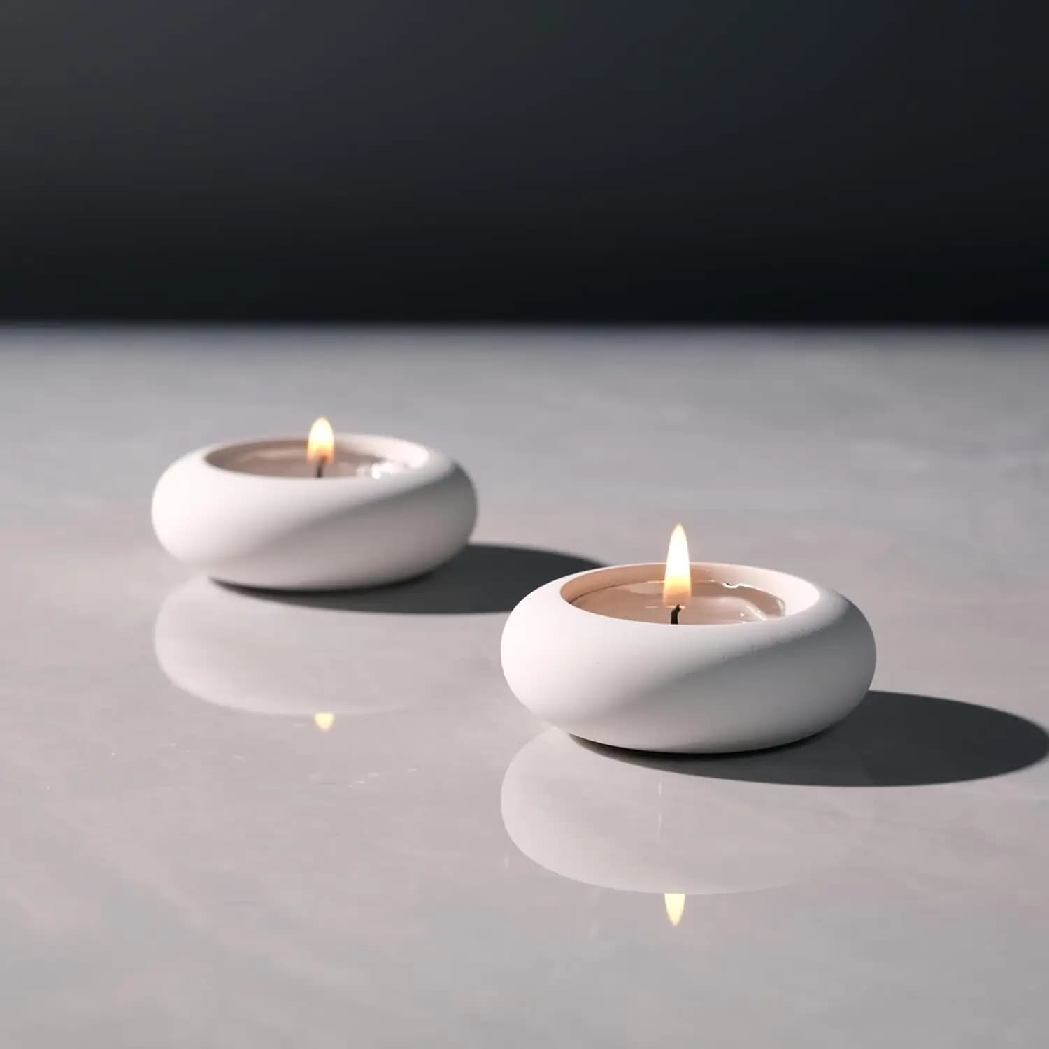 Set di 2 Portacandele Tealight Artigianali in Cemento Bianco - 6,6 cm, Decorazione Rustica per la Casa