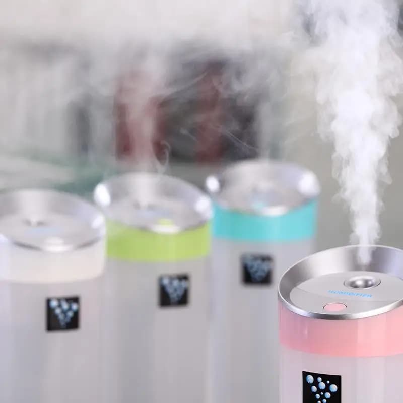 Purificatore d'Aria Mini con Design Semplice, Diffusore di Nebbia, Deodorante e Umidificatore per Auto e Interni