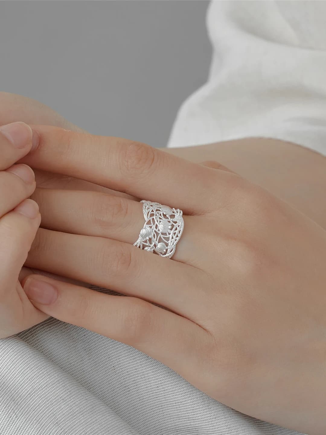 Anello in Argento Puro FANLINE Vintage con Foglie e Fiori, Design Traforato in Pizzo, Versatile e alla Moda