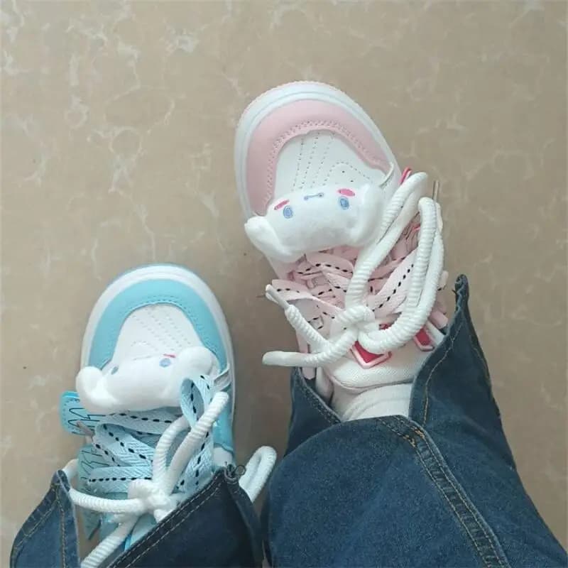 Anime Cinnamoroll Scarpe sportive per ragazze Scarpe casual da donna Sneakers Harajuku carine Scarpe da corsa da donna Scarpe da ginnastica con decorazione per bambole
