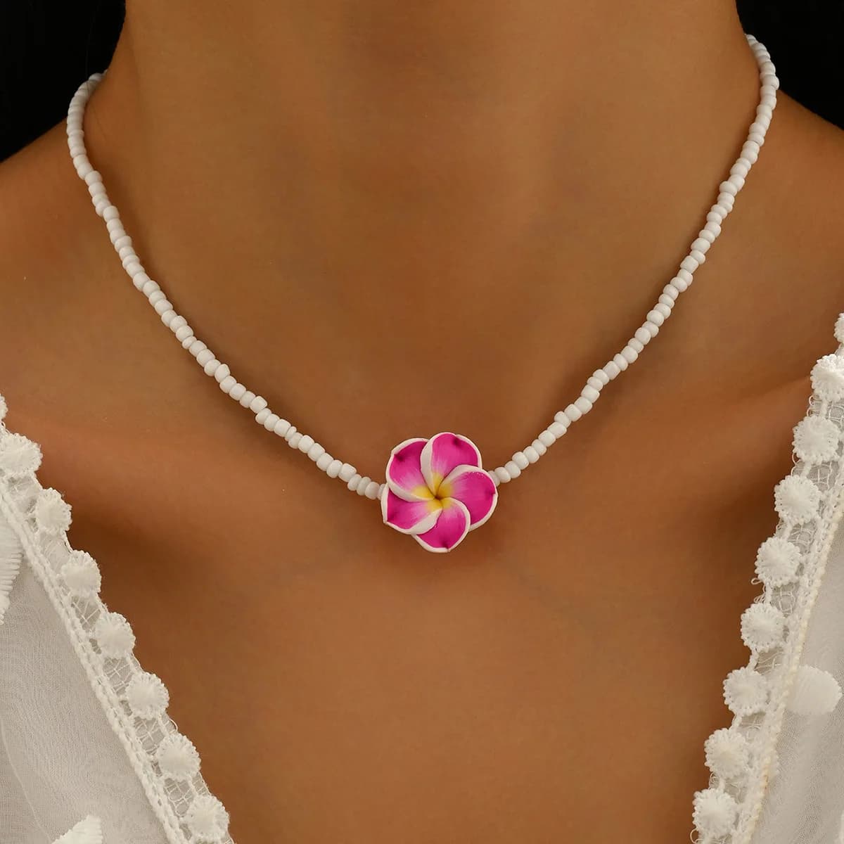 Boho Y2K Collana con ciondolo a forma di fiore in argilla polimerica per donna Collana girocollo con perline fatta a mano Accessori per le vacanze di gioielli estivi per ragazze