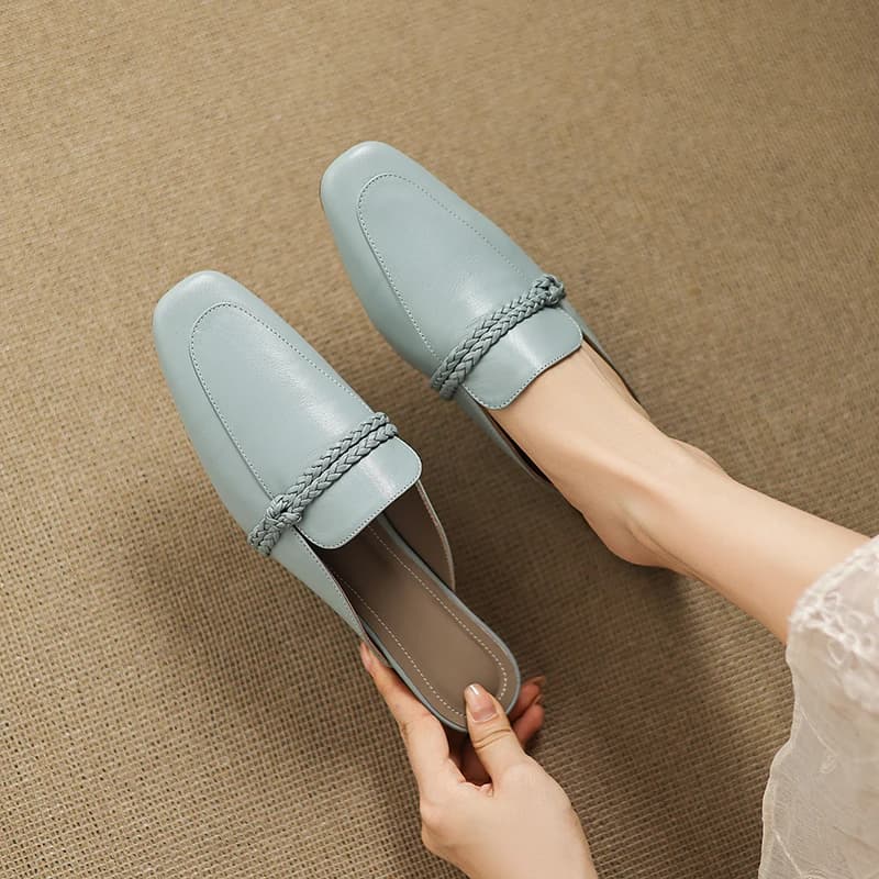 2025 Scarpe da donna estive Sandali da donna con punta quadrata in vera pelle Sandali moderni solidi per le donne Scarpe da donna con tacco basso