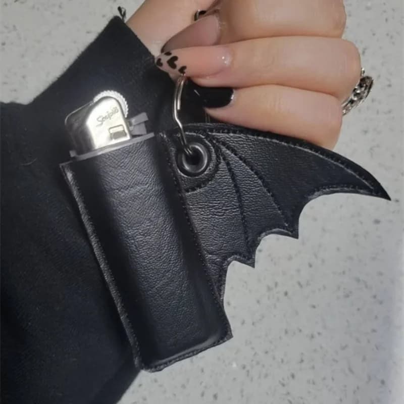 Portachiavi con custodia accendisigari con ala demone nera in ecopelle di vinile vegano pazzo pipistrello