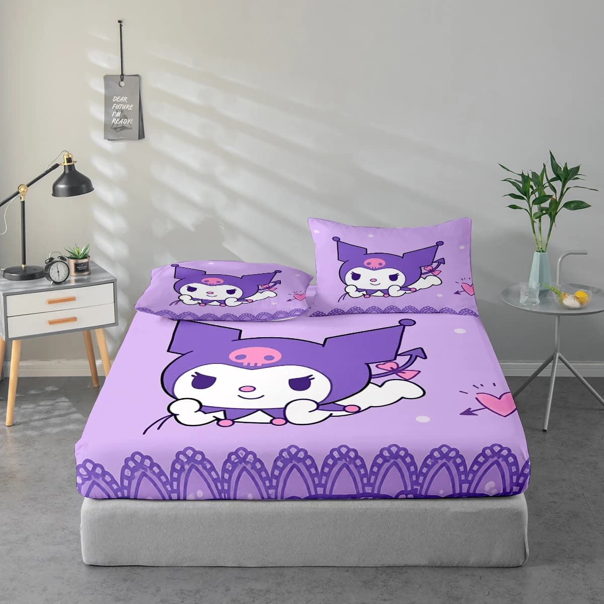 Set di lenzuola con stampa digitale ad alta definizione in 3 pezzi, set di lenzuola con stampa floreale grande Kuromi, include 1 lenzuolo con angoli + 1/2 federa, adatto per camera da letto, camera degli ospiti, decorazione domestica, lenzuolo con angoli in fibra di poliestere + federa, biancheria da letto ultra morbida, tessuto ultra morbido e ispessito, confortevole per tutte le stagioni, lavabile in lavatrice.