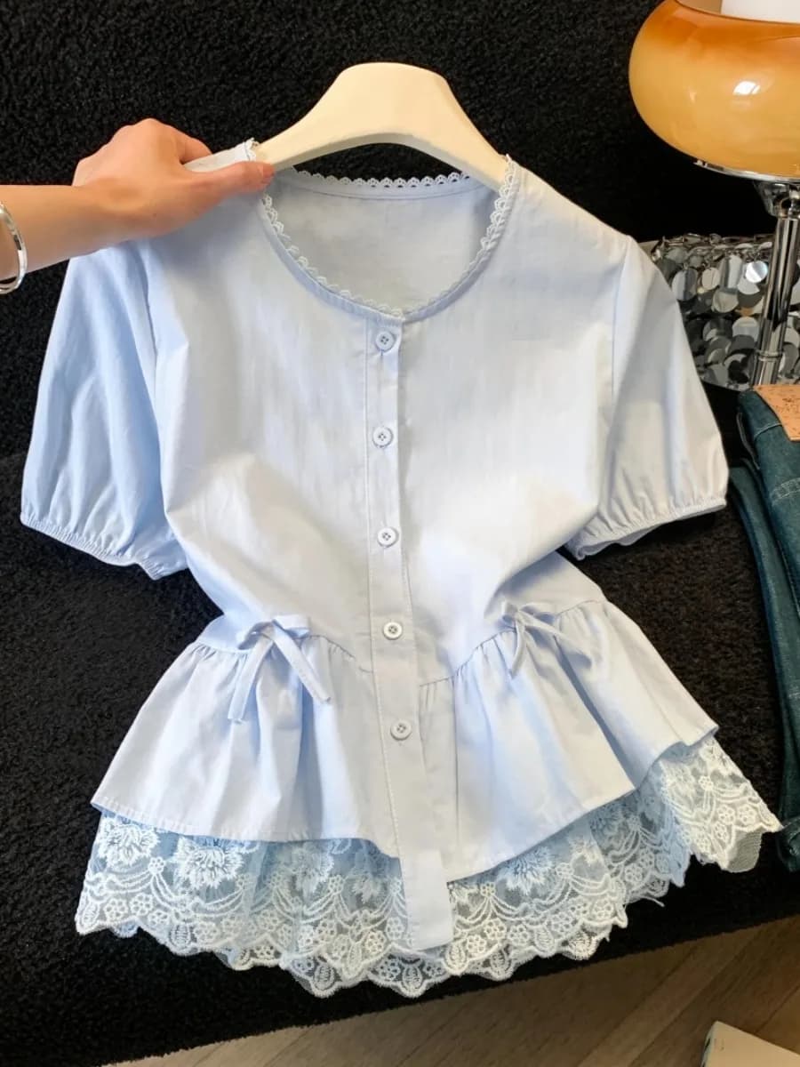Camicetta chic con orlo in pizzo, cardigan in stile coreano, manica corta, girocollo, top estivo alla moda da donna, look elegante da abito