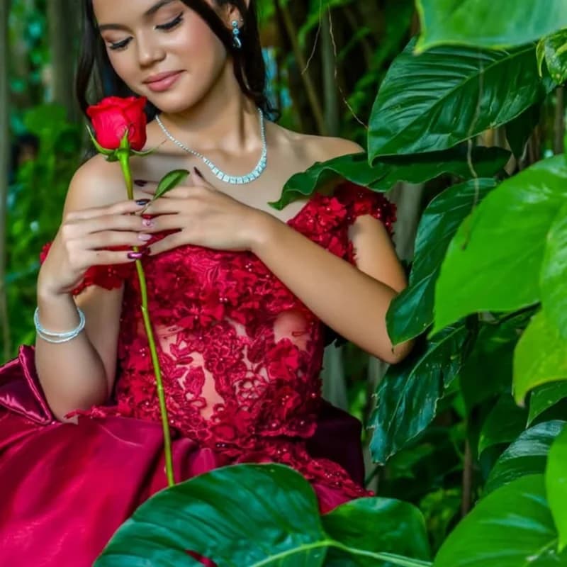 semplice abito rosso Quinceanera con spalle scoperte pizzo cristallo glitter decalcomania fiore coda lunga abiti da 15 Quinceanera Personalizzato