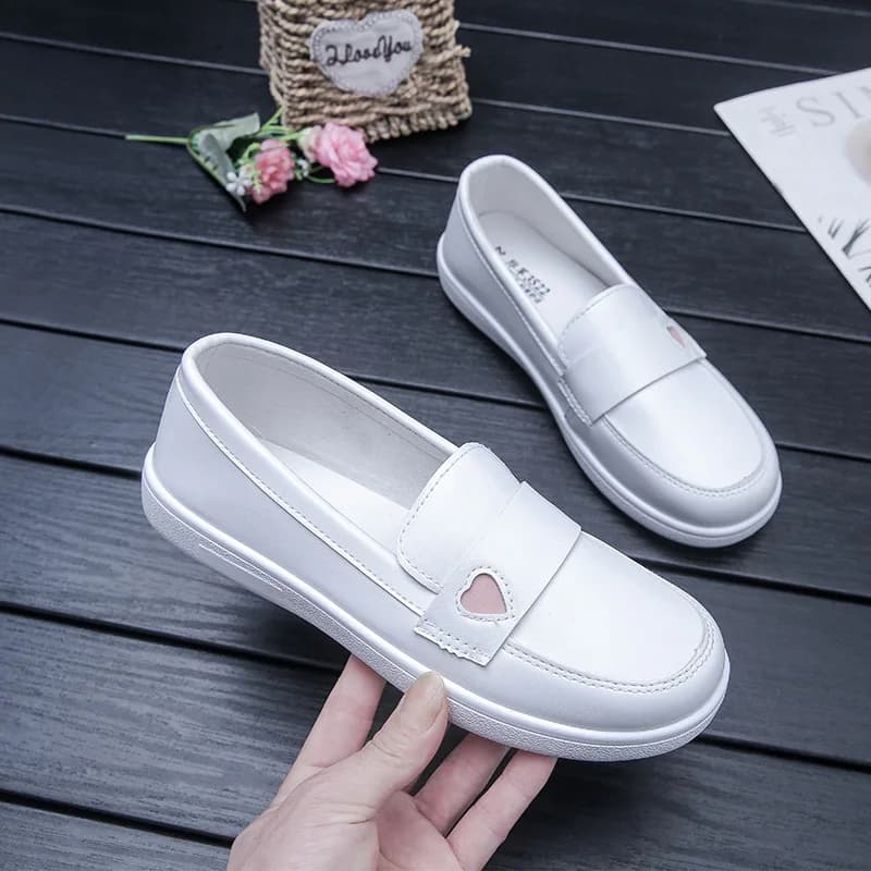 Nuove scarpe da infermiera bianche con suola morbida per donna, scarpe da lavoro mediche traspiranti che non stancano i piedi, mocassini con suola piatta